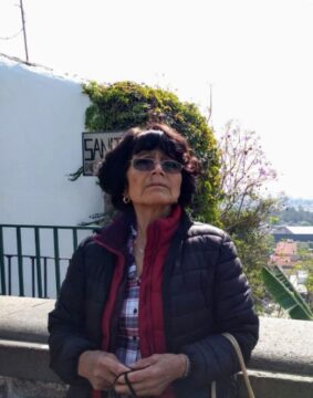 Imágenes para rendir homenaje a persona finada, estas pueden variar en su contenido.