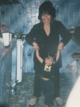 Imágenes para rendir homenaje a persona finada, estas pueden variar en su contenido.