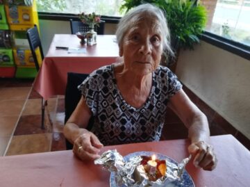 Imágenes para rendir homenaje a persona finada, estas pueden variar en su contenido.