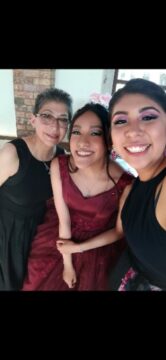 Imágenes para rendir homenaje a persona finada, estas pueden variar en su contenido.