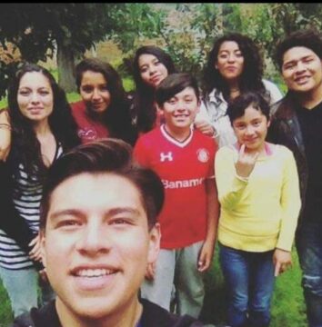 Imágenes para rendir homenaje a persona finada, estas pueden variar en su contenido.