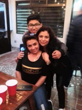 Imágenes para rendir homenaje a persona finada, estas pueden variar en su contenido.