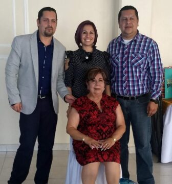 Imágenes para rendir homenaje a persona finada, estas pueden variar en su contenido.