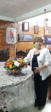 Imágenes para rendir homenaje a persona finada, estas pueden variar en su contenido.