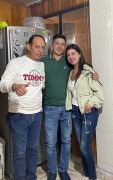 Imágenes para rendir homenaje a persona finada, estas pueden variar en su contenido.