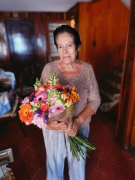 Imágenes para rendir homenaje a persona finada, estas pueden variar en su contenido.