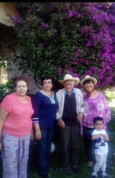 Imágenes para rendir homenaje a persona finada, estas pueden variar en su contenido.