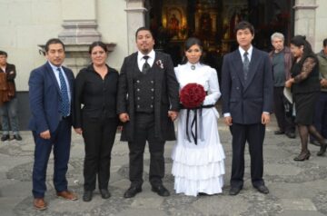 Imágenes para rendir homenaje a persona finada, estas pueden variar en su contenido.