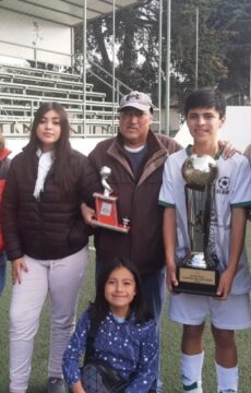 Imágenes para rendir homenaje a persona finada, estas pueden variar en su contenido.
