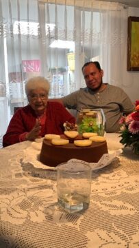 Imágenes para rendir homenaje a persona finada, estas pueden variar en su contenido.