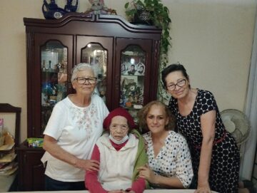 Imágenes para rendir homenaje a persona finada, estas pueden variar en su contenido.