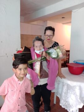Imágenes para rendir homenaje a persona finada, estas pueden variar en su contenido.