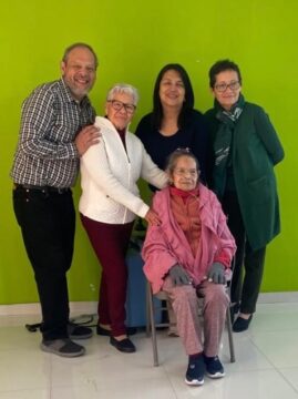Imágenes para rendir homenaje a persona finada, estas pueden variar en su contenido.