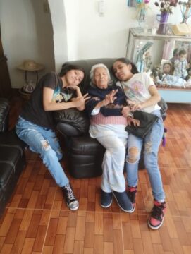 Imágenes para rendir homenaje a persona finada, estas pueden variar en su contenido.