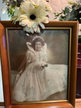 Imágenes para rendir homenaje a persona finada, estas pueden variar en su contenido.