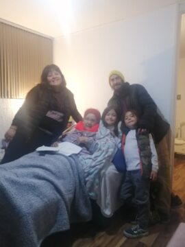 Imágenes para rendir homenaje a persona finada, estas pueden variar en su contenido.