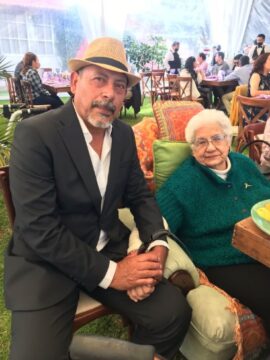 Imágenes para rendir homenaje a persona finada, estas pueden variar en su contenido.
