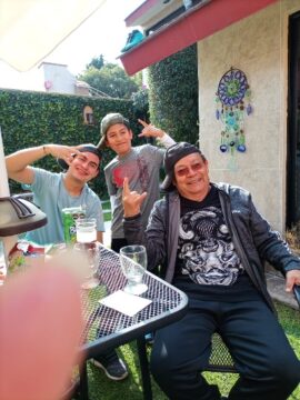 Imágenes para rendir homenaje a persona finada, estas pueden variar en su contenido.