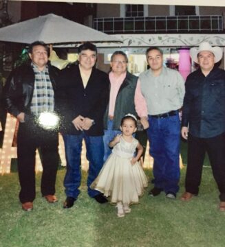 Imágenes para rendir homenaje a persona finada, estas pueden variar en su contenido.