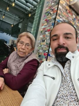 Imágenes para rendir homenaje a persona finada, estas pueden variar en su contenido.