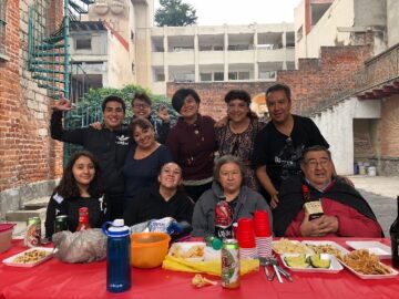 Imágenes para rendir homenaje a persona finada, estas pueden variar en su contenido.