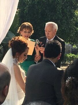 Imágenes para rendir homenaje a persona finada, estas pueden variar en su contenido.
