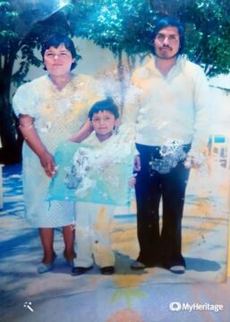 Imágenes para rendir homenaje a persona finada, estas pueden variar en su contenido.