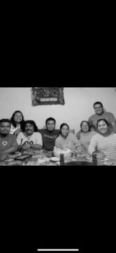 Imágenes para rendir homenaje a persona finada, estas pueden variar en su contenido.