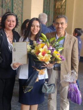 Imágenes para rendir homenaje a persona finada, estas pueden variar en su contenido.