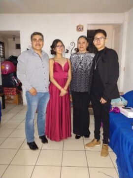 Imágenes para rendir homenaje a persona finada, estas pueden variar en su contenido.