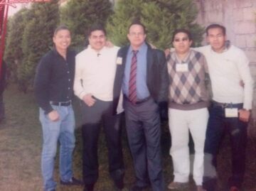 Imágenes para rendir homenaje a persona finada, estas pueden variar en su contenido.