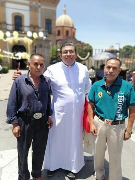 Imágenes para rendir homenaje a persona finada, estas pueden variar en su contenido.